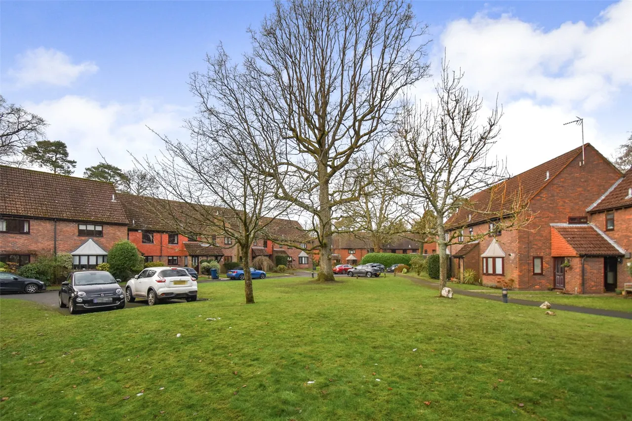 Clare Mead, Rowledge, Farnham, Surrey, GU10 4BJ, photo 4