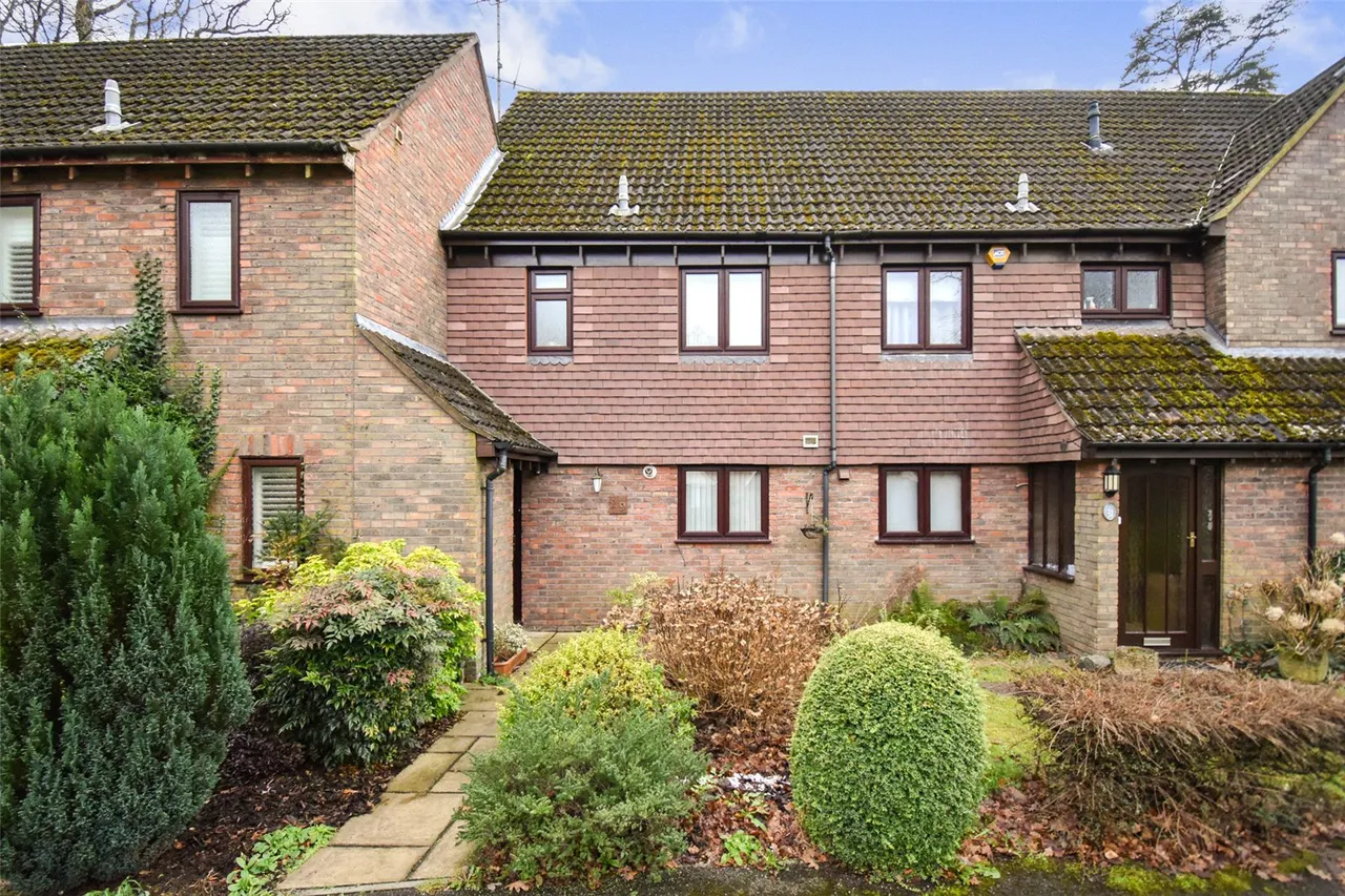 Clare Mead, Rowledge, Farnham, Surrey, GU10 4BJ, photo 16