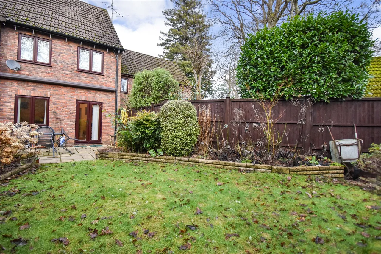 Clare Mead, Rowledge, Farnham, Surrey, GU10 4BJ, photo 15