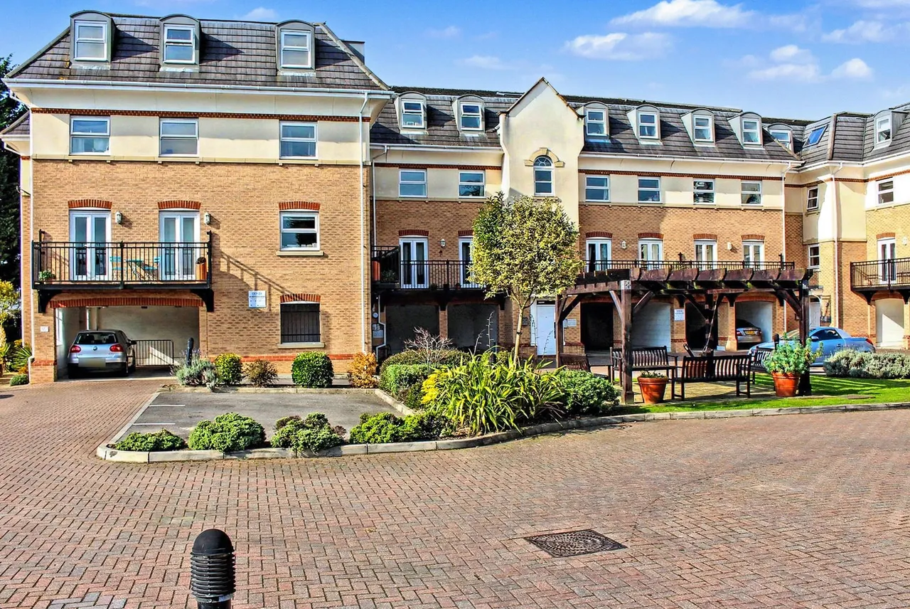 2 bed flat for sale, Prospect Place, Woking, GU22