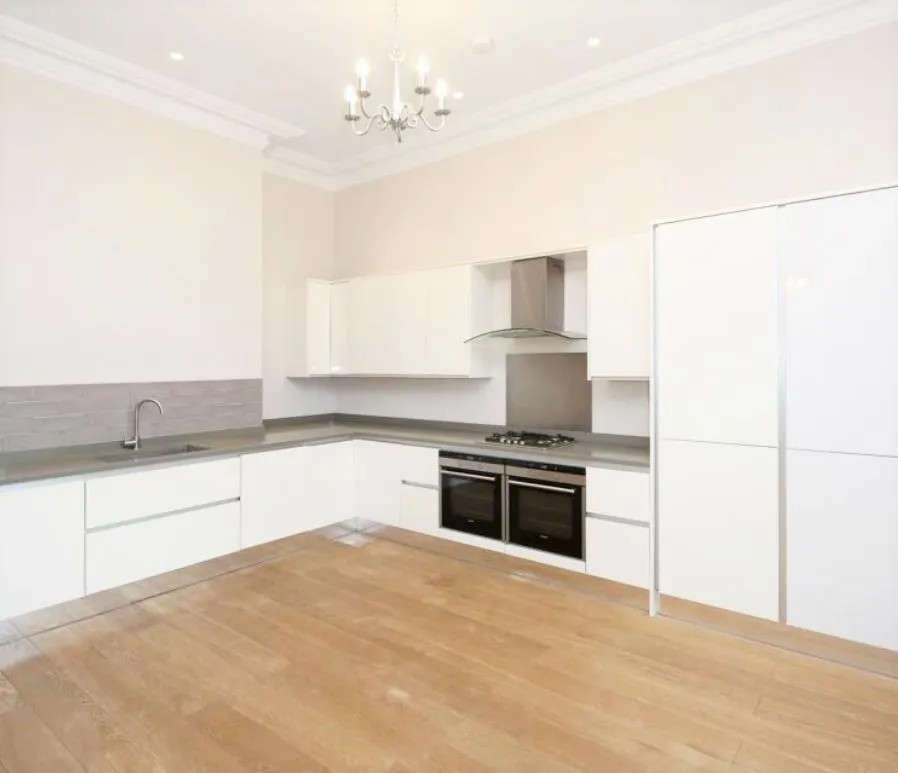 The Ridgeway, Mill Hill, photo 2