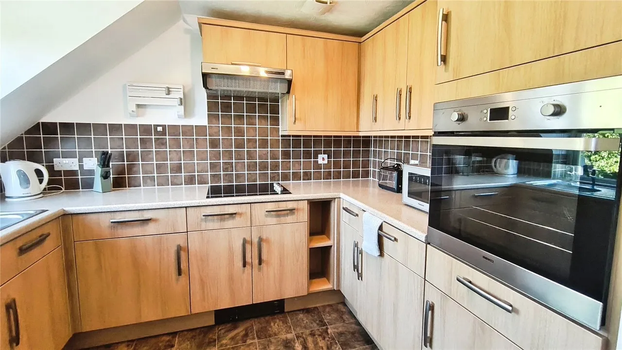 Wellington Avenue, Princes Risborough, Buckinghamshire, HP27, photo 6