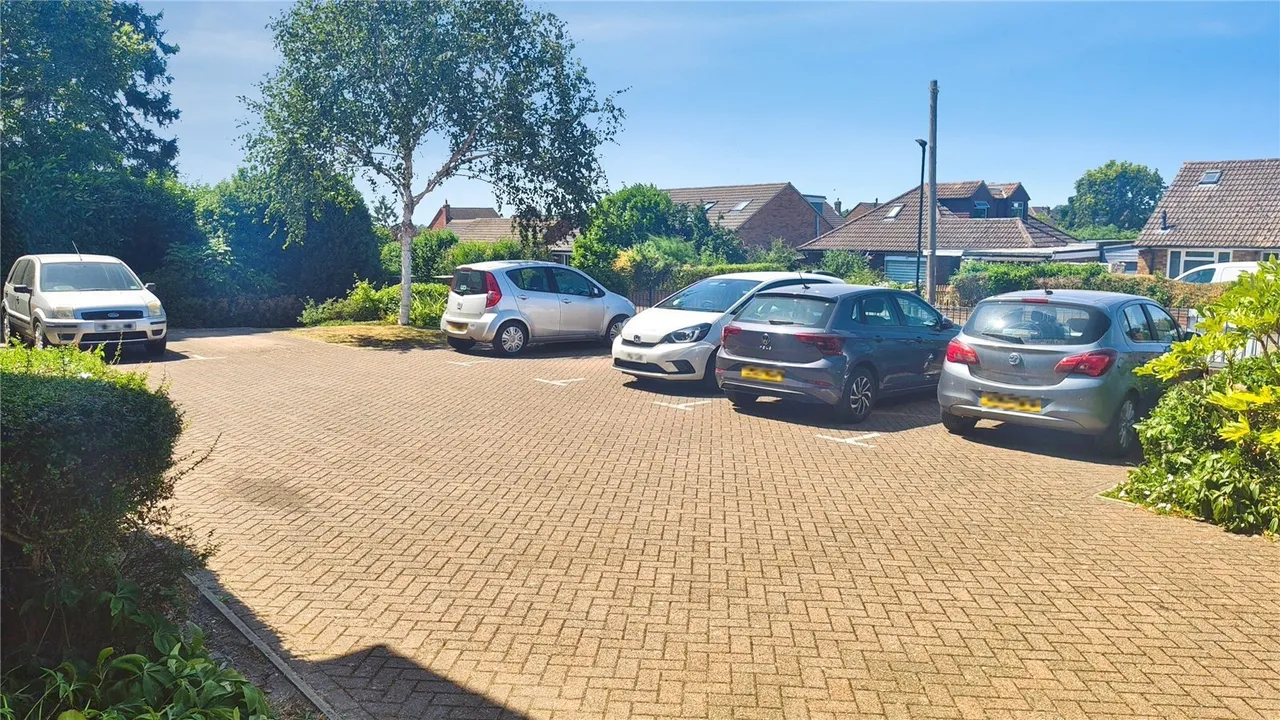 Wellington Avenue, Princes Risborough, Buckinghamshire, HP27, photo 8