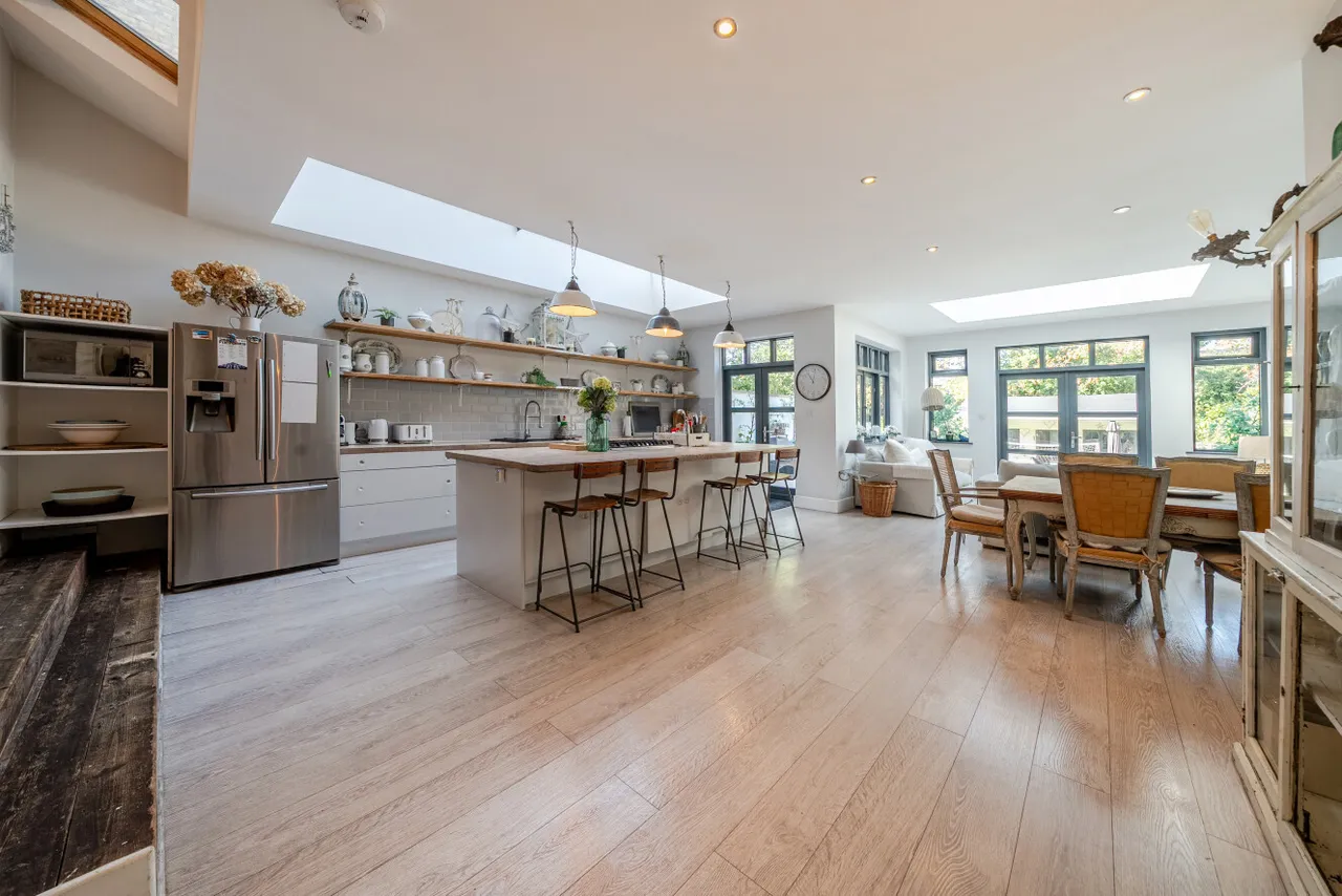 6 bed house for sale, Riggindale Road, Tooting Bec Common, SW16