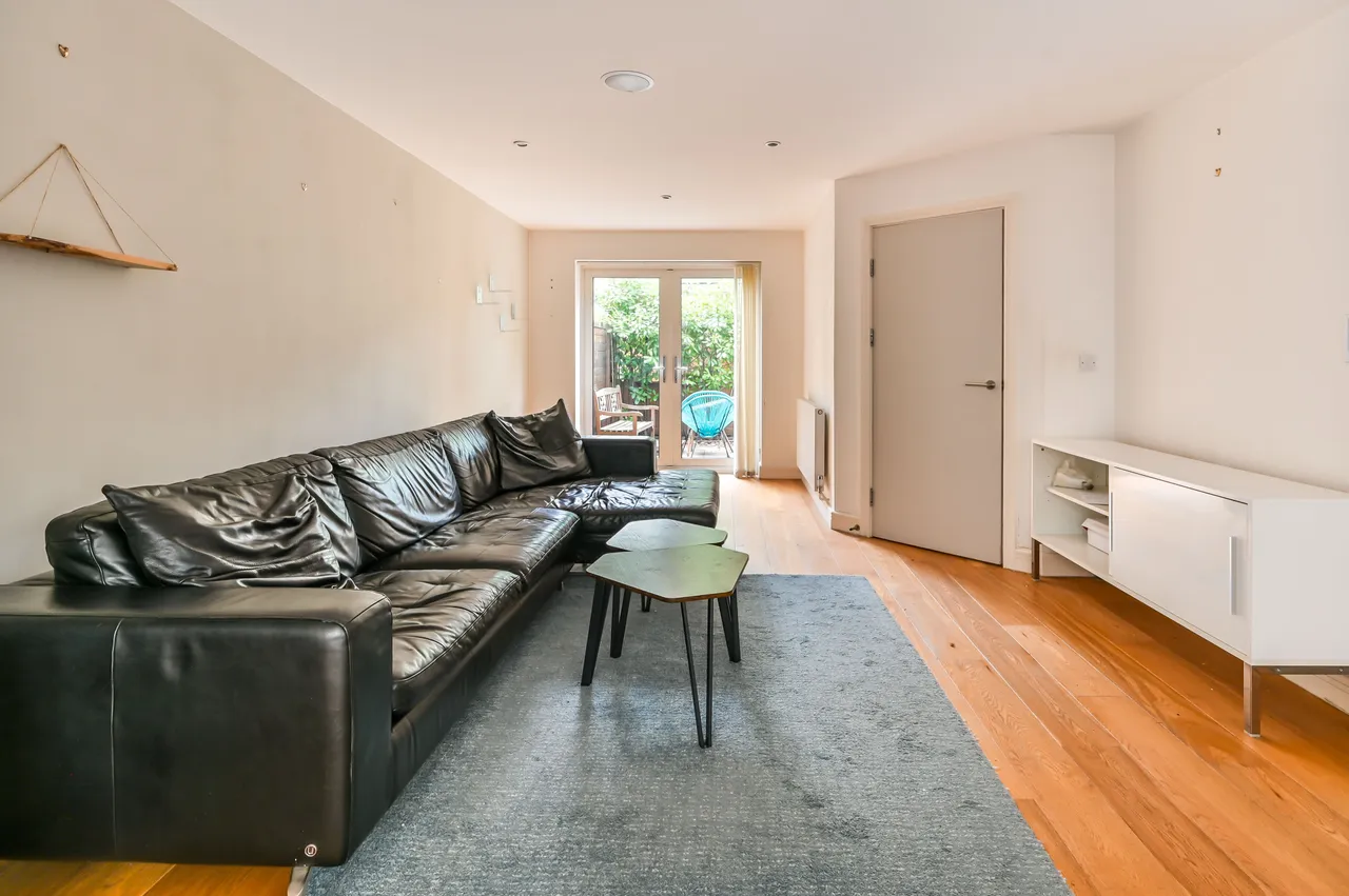 4 Laurel Mews, Harbour Road, London, photo 6