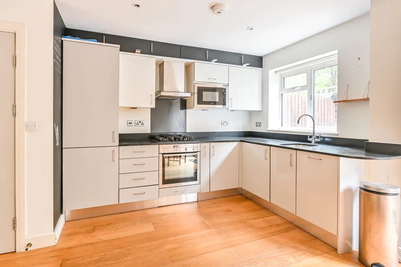 4 Laurel Mews, Harbour Road, London, photo 4