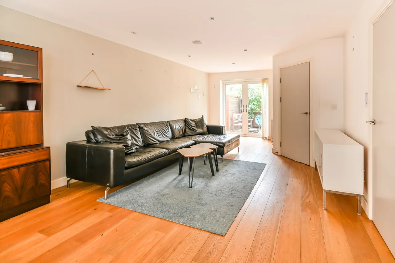 4 Laurel Mews, Harbour Road, London, photo 5