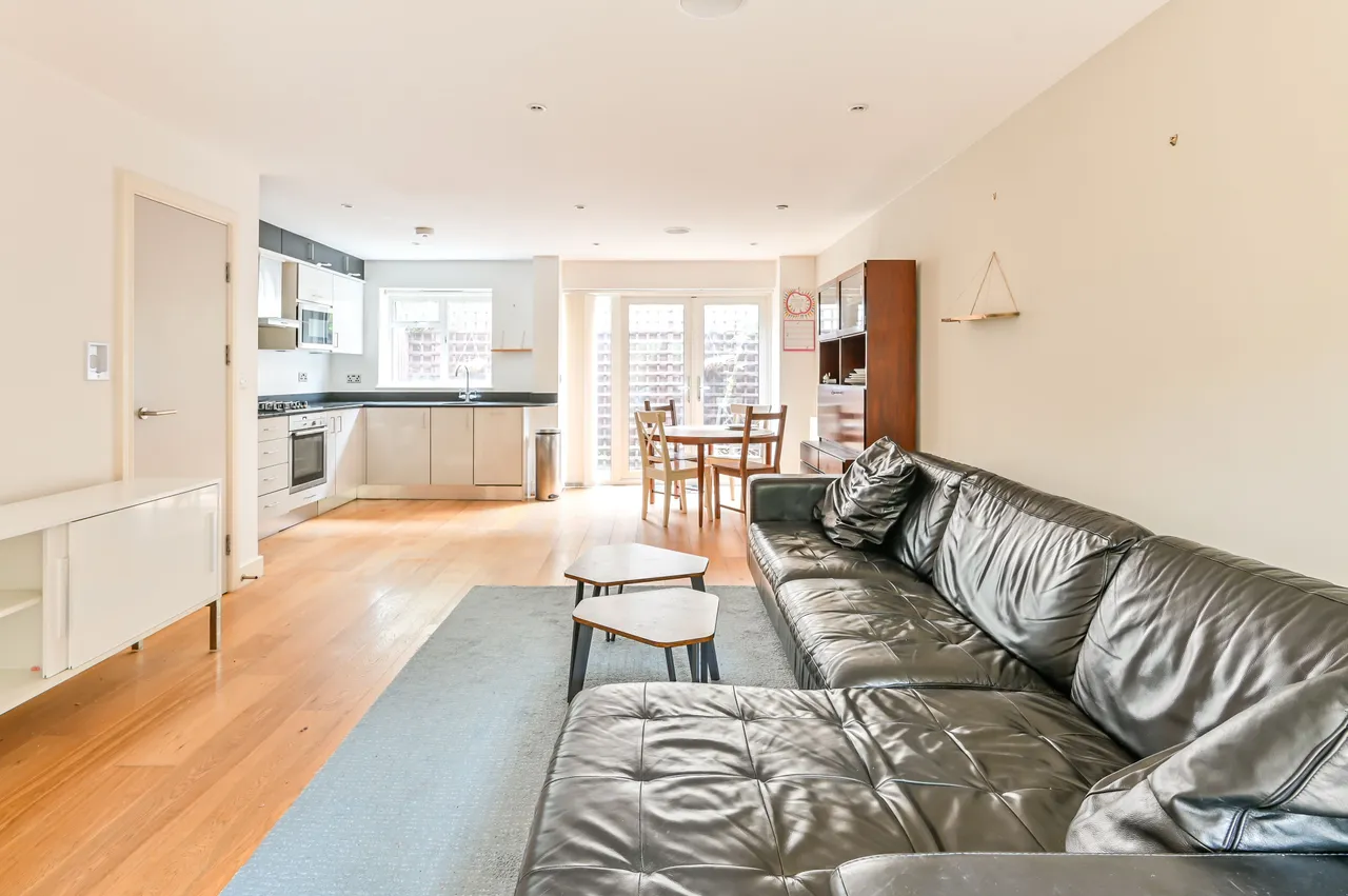 4 Laurel Mews, Harbour Road, London, photo 3