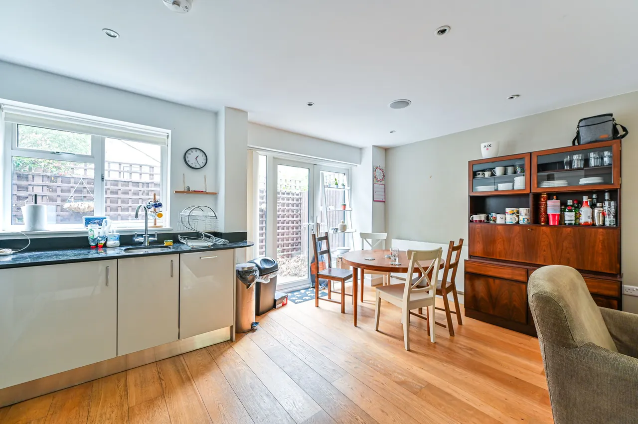 2 bed house to rent — 4 Laurel Mews, Harbour Road, London