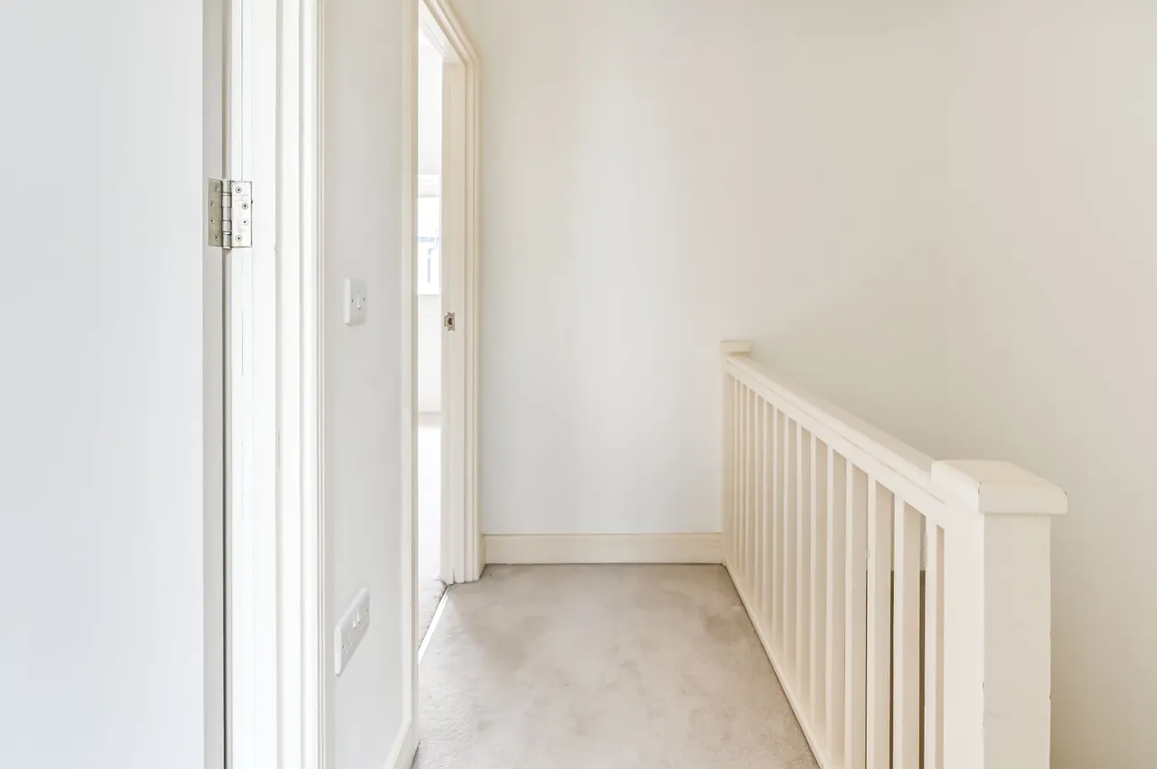 4 Laurel Mews, Harbour Road, London, photo 9