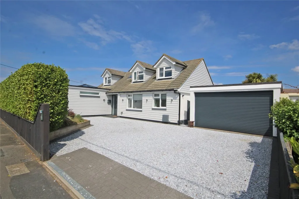 3 bed house for sale, Barton on Sea, New Milton