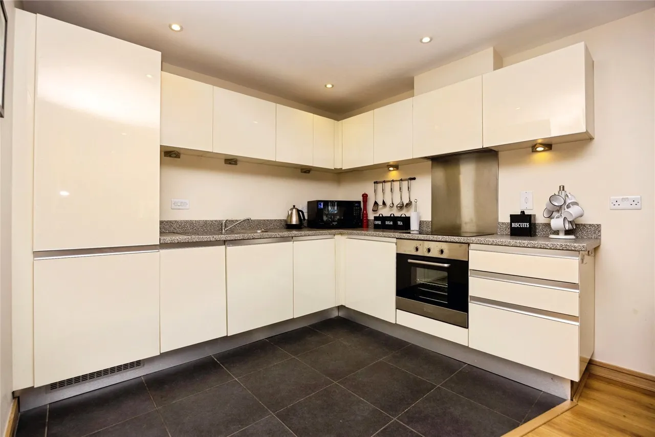 Martyr Road, Guildford, GU1, photo 5