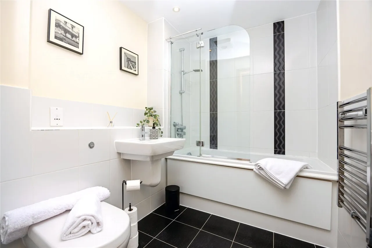 Martyr Road, Guildford, GU1, photo 4