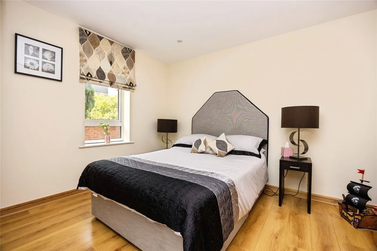 Martyr Road, Guildford, GU1, photo 3