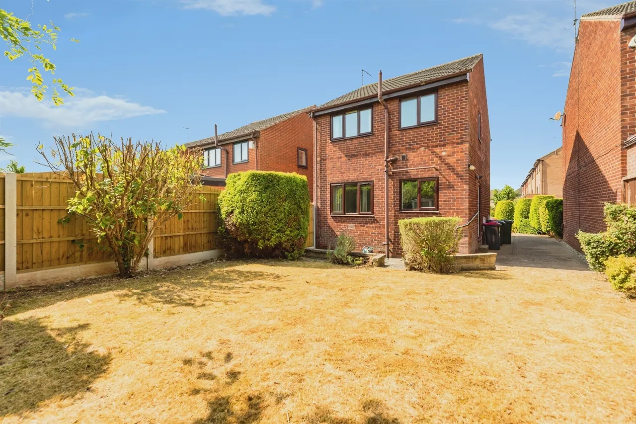 Fernleigh Drive, Brinsworth, Rotherham, photo 4