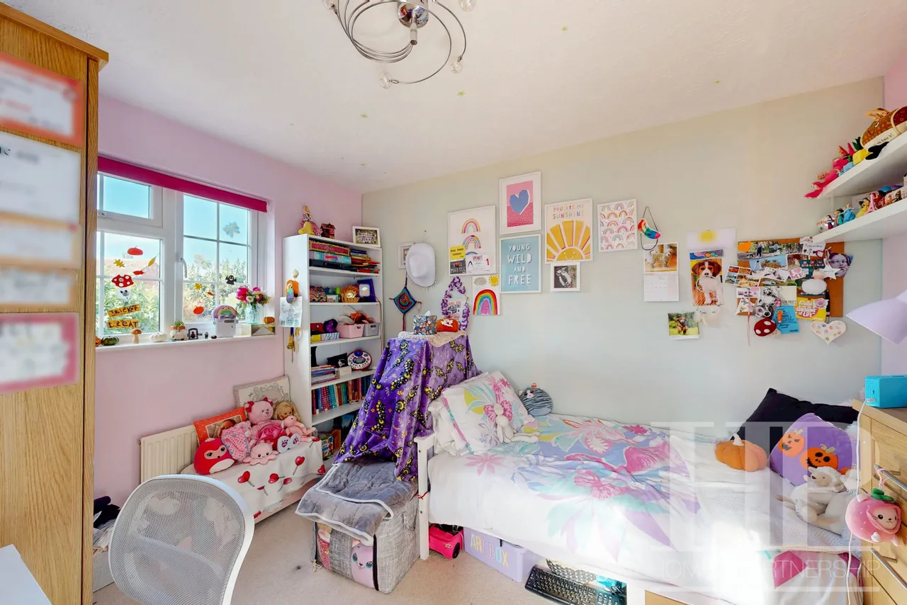 Stirling Close, Maidenbower, RH10, photo 11