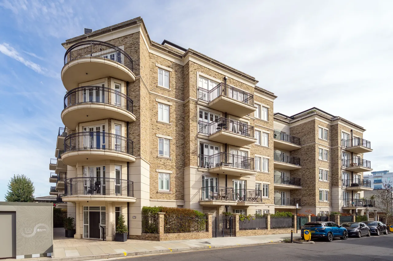 Carnwath Road, London, SW6, photo 2