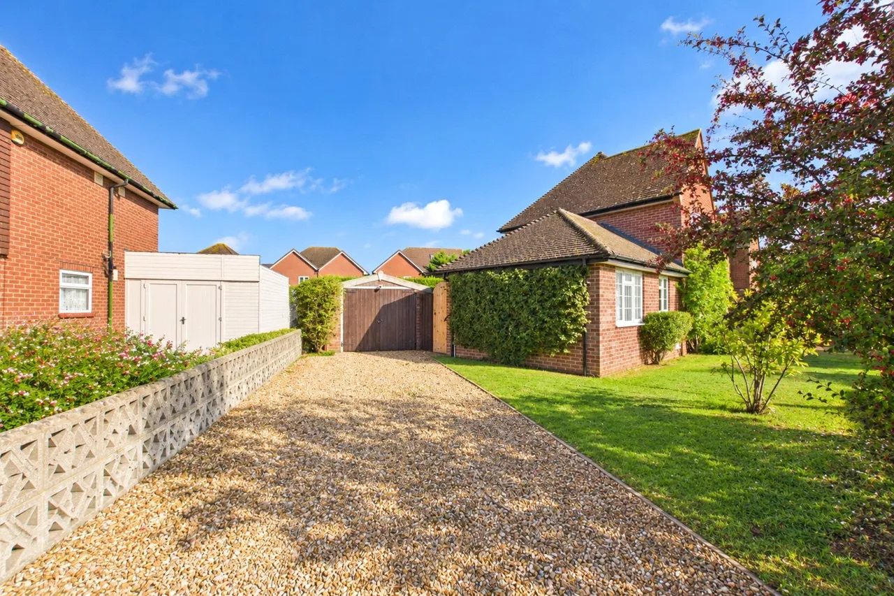 Englefield Road, Theale, RG7, photo 14