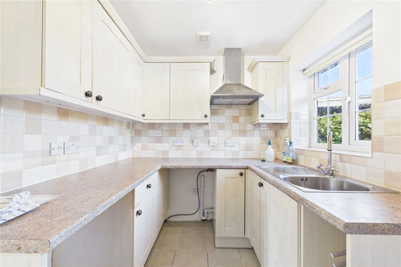 Englefield Road, Theale, RG7, photo 11