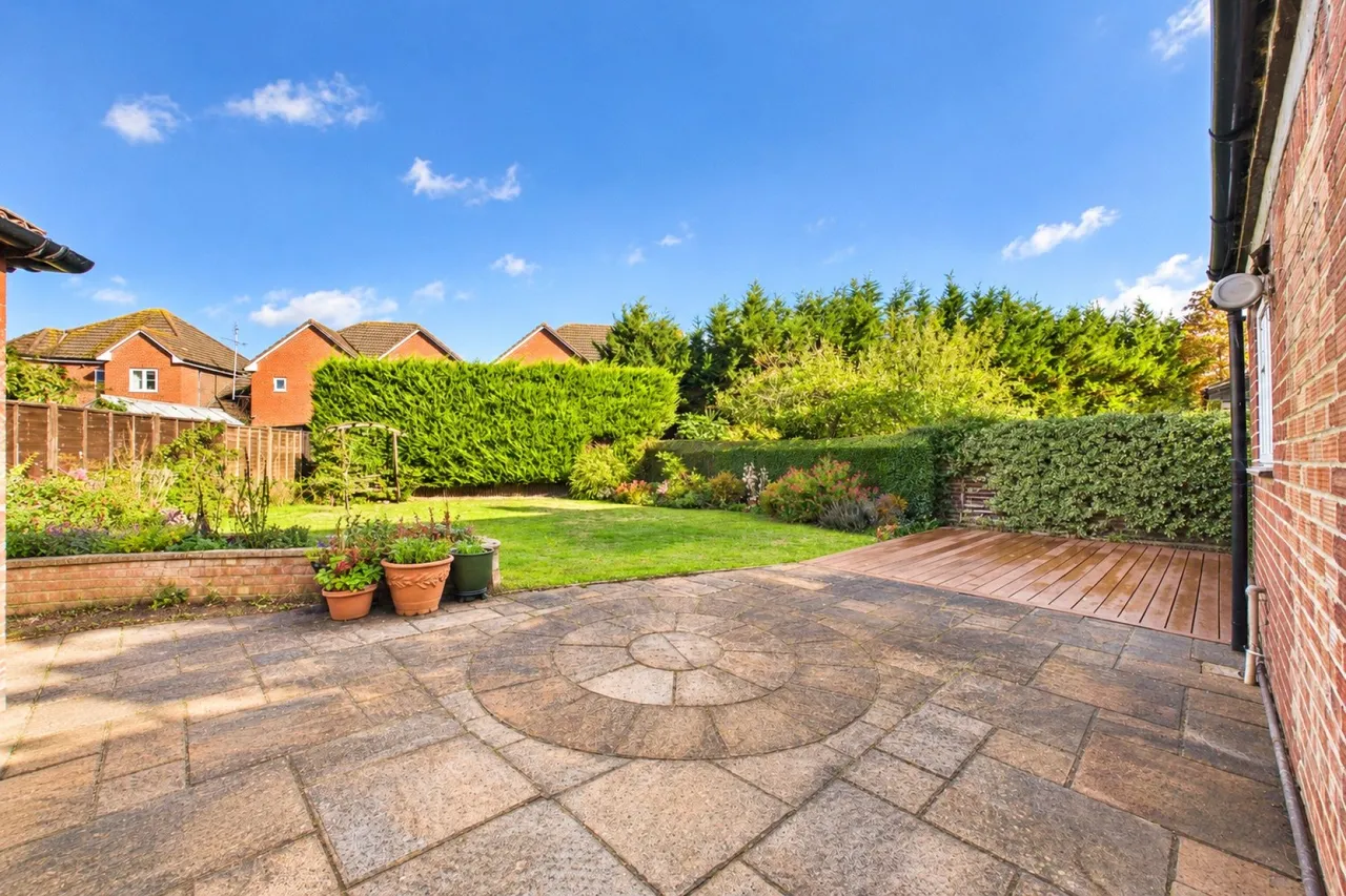 Englefield Road, Theale, RG7, photo 13