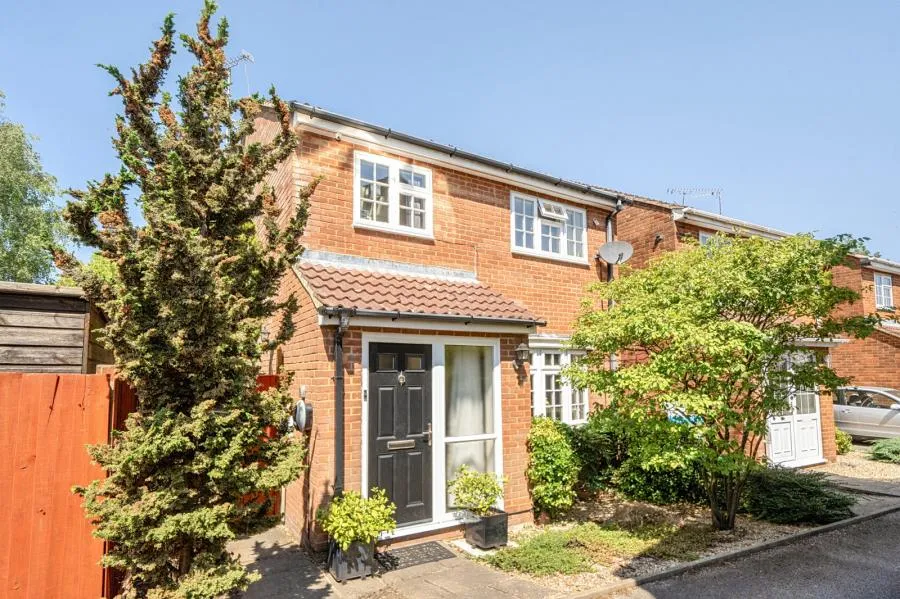 3 bed house for sale, Regency Court, Aylesbury, HP21