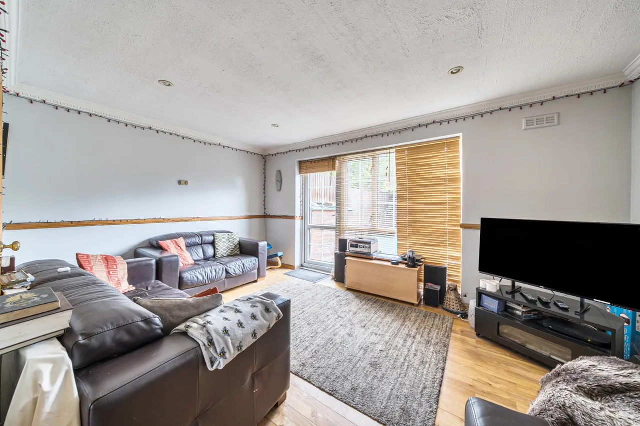 Webb Road, SE3, photo 2