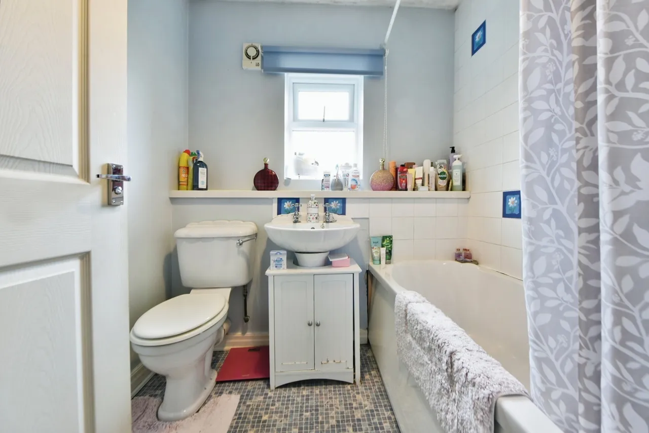 Vale House Drive, Hadfield, Glossop, Derbyshire, SK13, photo 17
