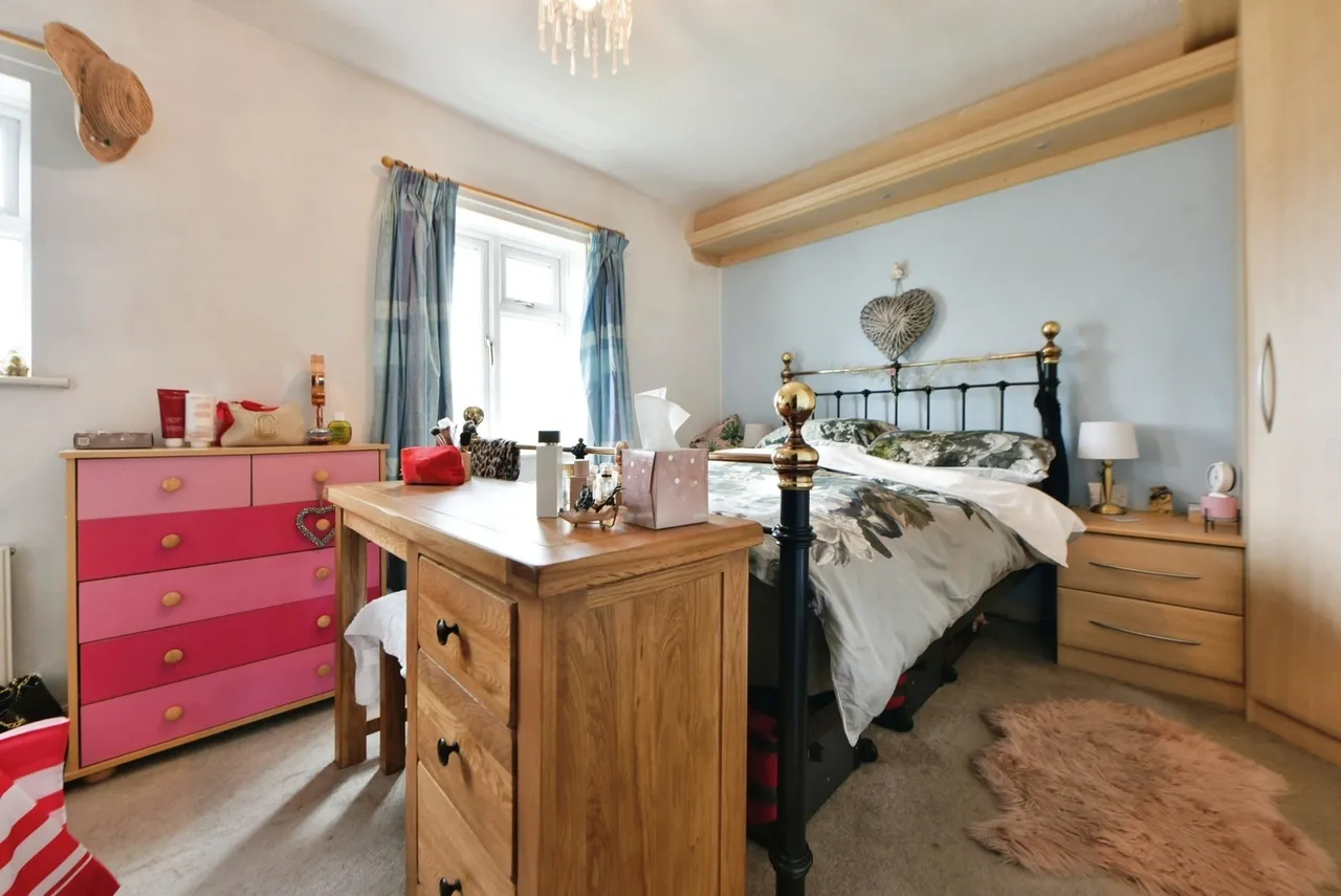Vale House Drive, Hadfield, Glossop, Derbyshire, SK13, photo 11