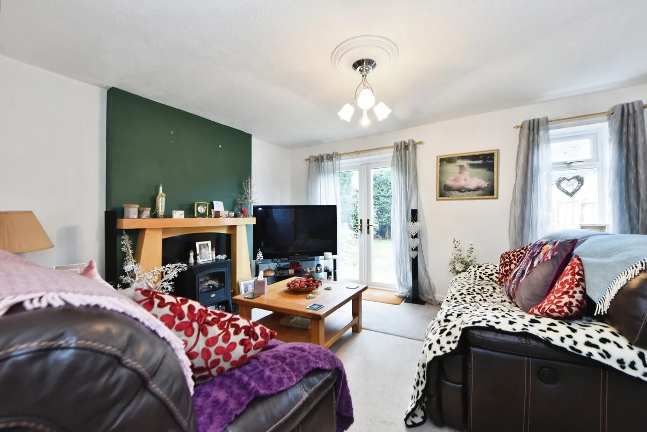 Vale House Drive, Hadfield, Glossop, Derbyshire, SK13, photo 2