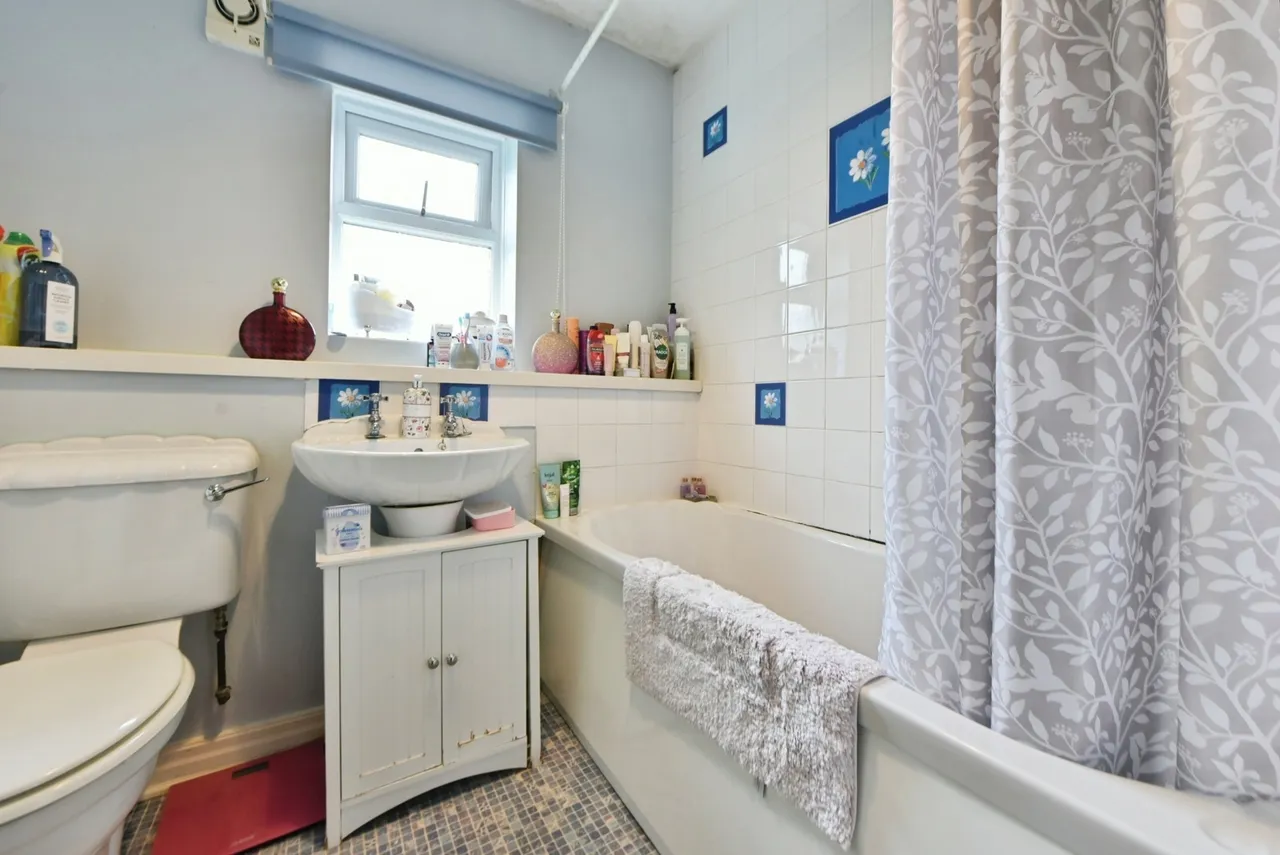 Vale House Drive, Hadfield, Glossop, Derbyshire, SK13, photo 16