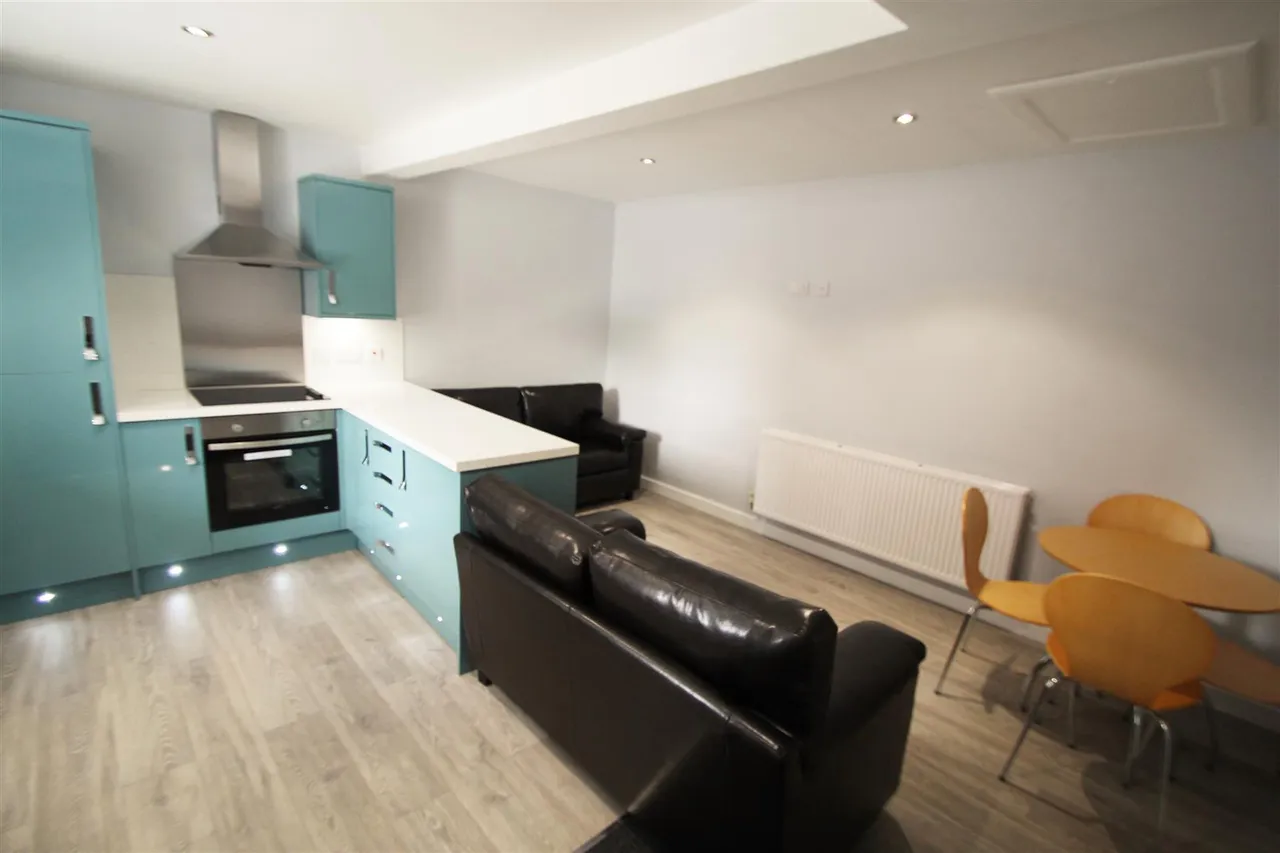 4 bed house to rent, Royal Park Road, Hyde Park, LS6