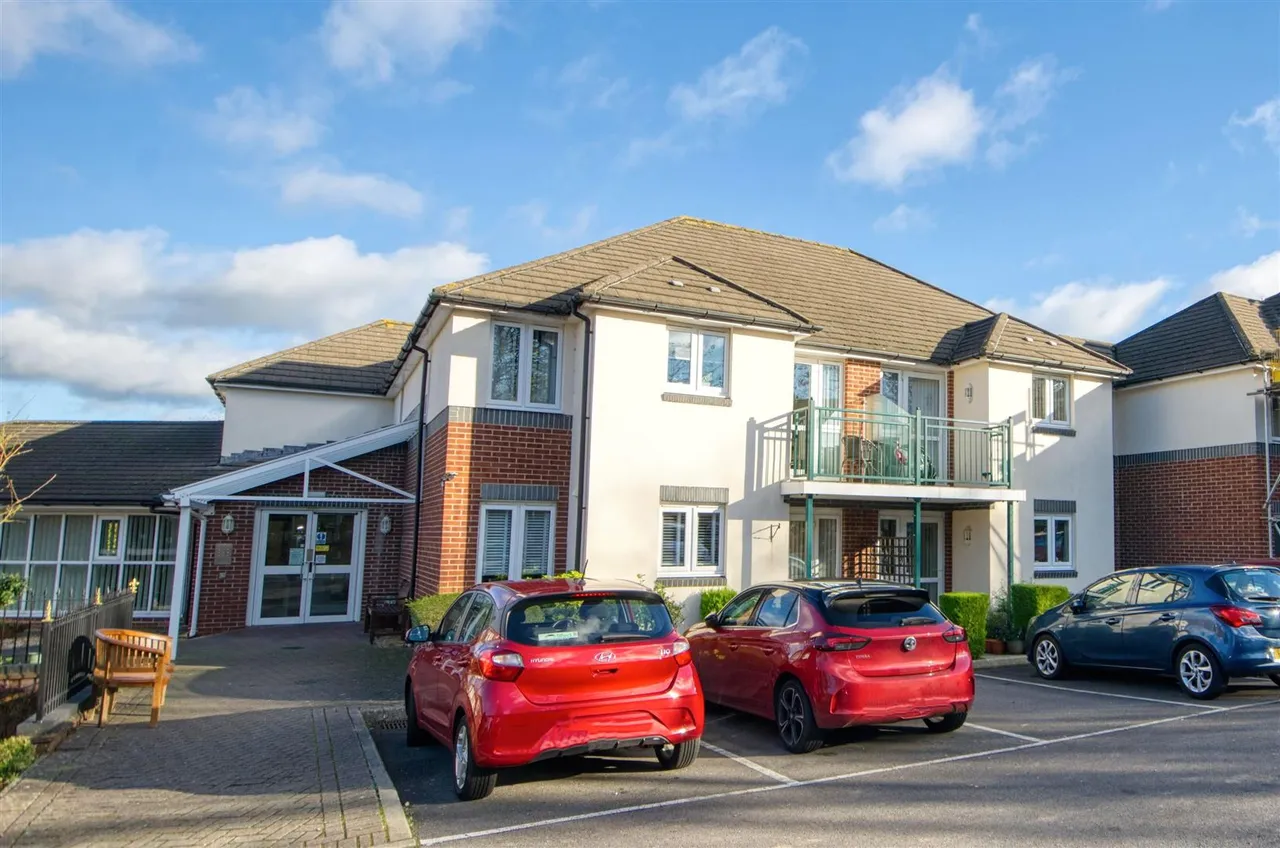 1 bed flat for sale — Kenilworth Gardens, West End, Southampton, SO30 3HH