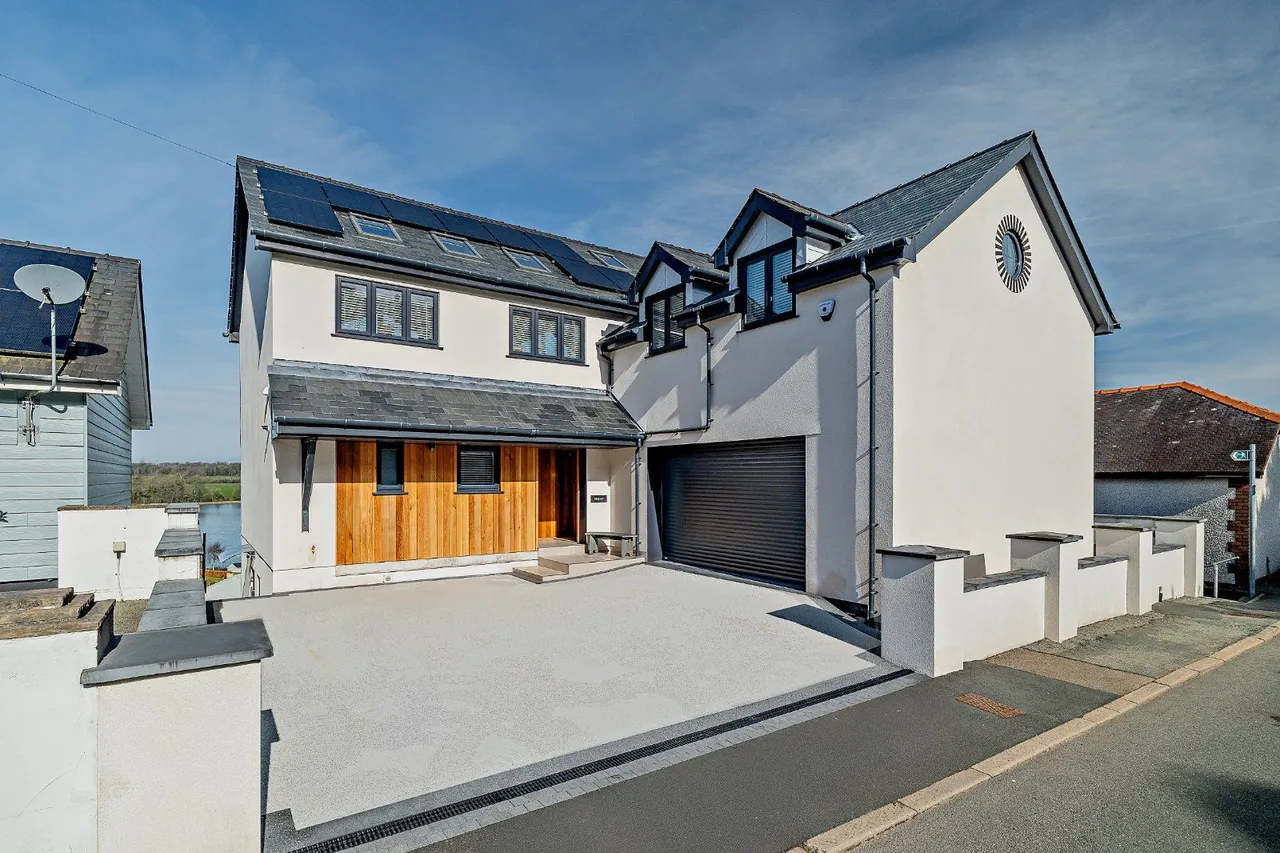 Caernarfon Road, Y Felinheli, Gwynedd, LL56 4RZ, photo 3