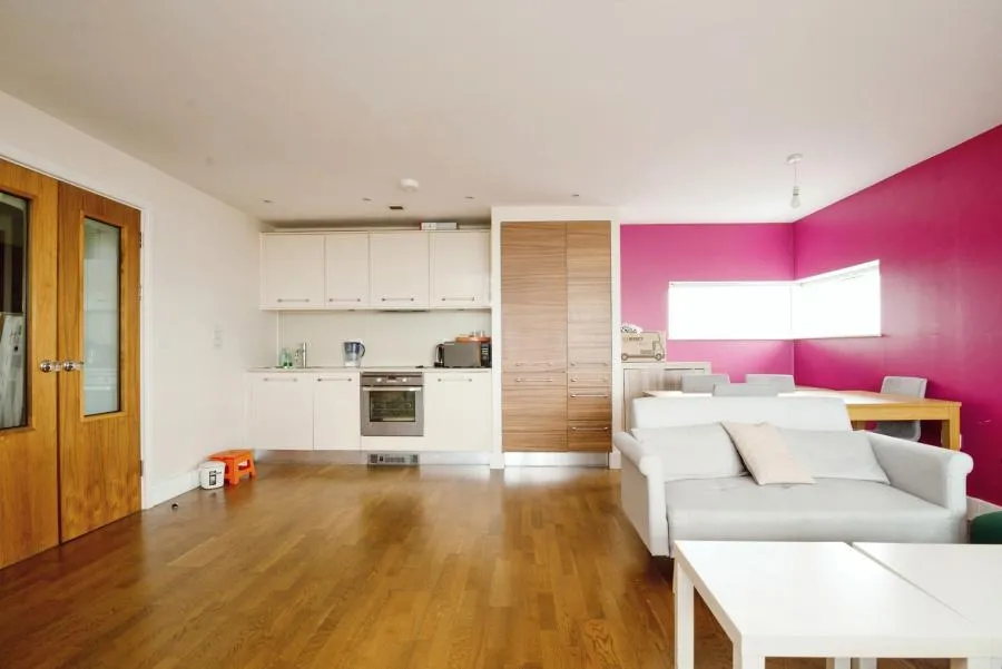 Falcon Drive, Caerdydd, CF10, photo 3