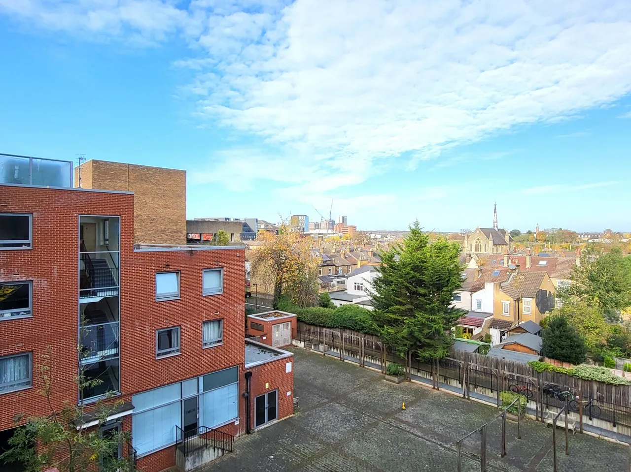 Loates Lane, Watford, WD17, photo 3