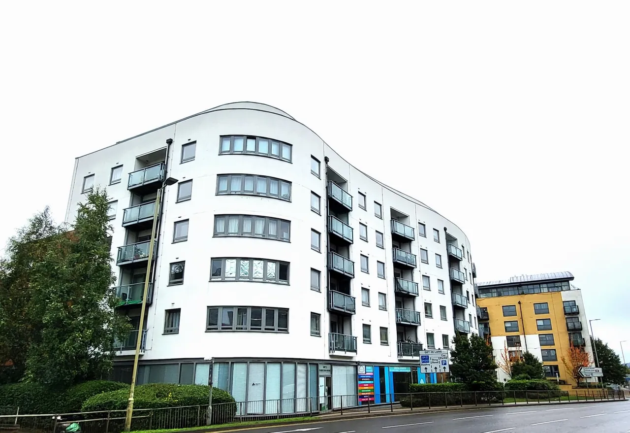 2 bed flat for sale, Loates Lane, Watford, WD17