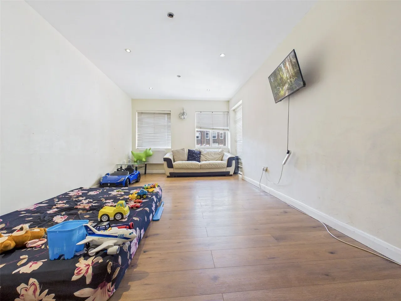 2 bed flat to rent, High Street, West Drayton, UB7
