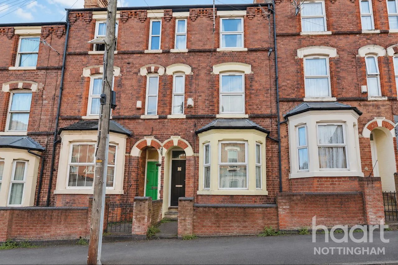 5 bed house for sale, Maples Street, Hyson Green, NG7