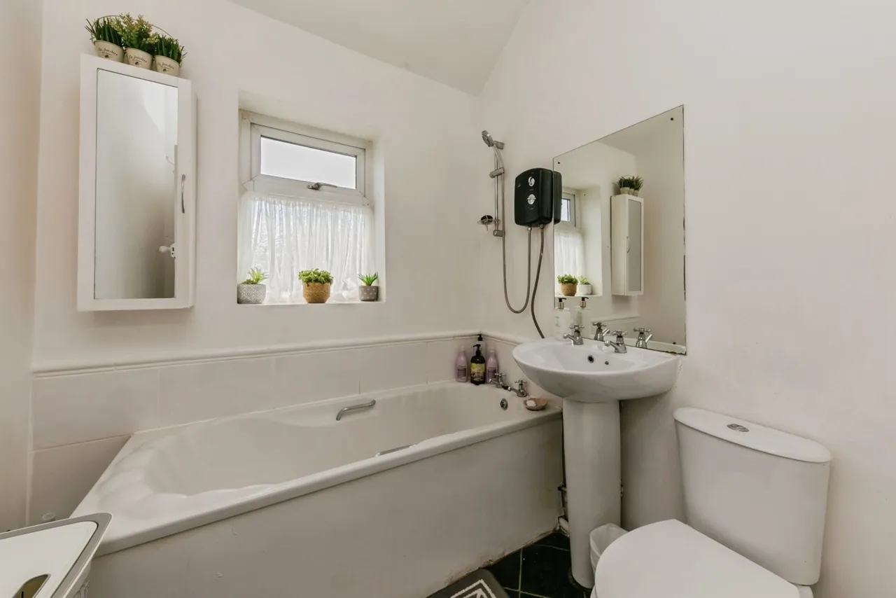 Chelford Road, Macclesfield, Cheshire, SK10, photo 13