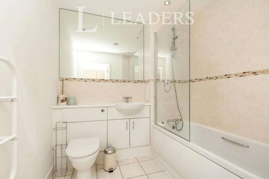 Guildford Road, Woking, GU22, photo 8