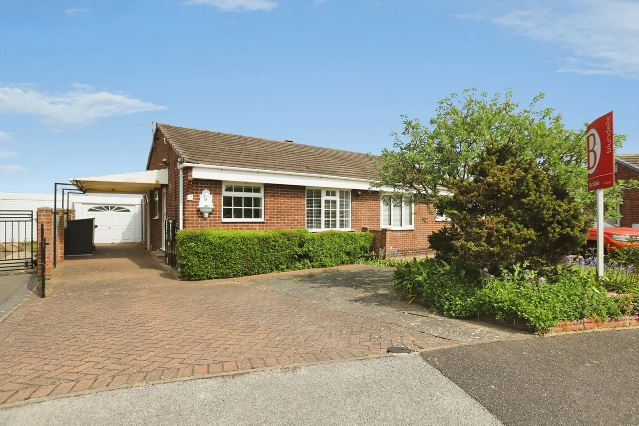 2 bed house for sale — Landseer Court, Flanderwell, Rotherham, South Yorkshire, S66