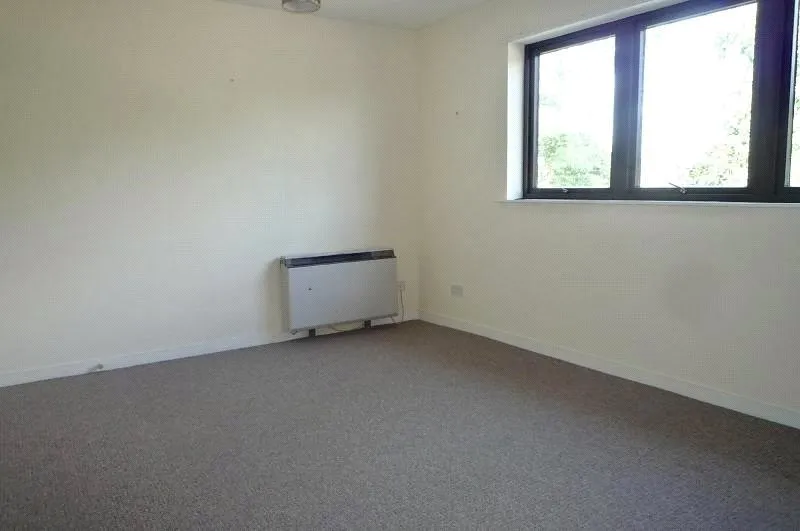 Wessex Road, West End, SO18, photo 2
