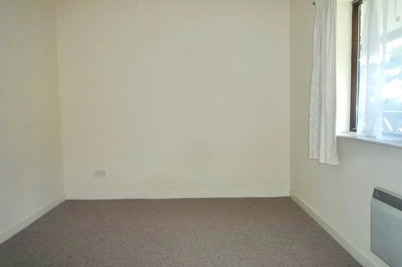 Wessex Road, West End, SO18, photo 3
