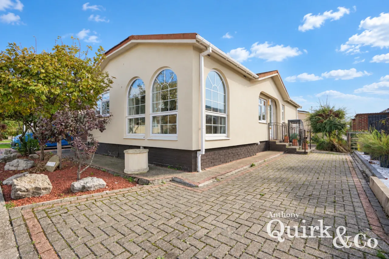 2 bed property for sale, Kings Park, Canvey Island, SS8