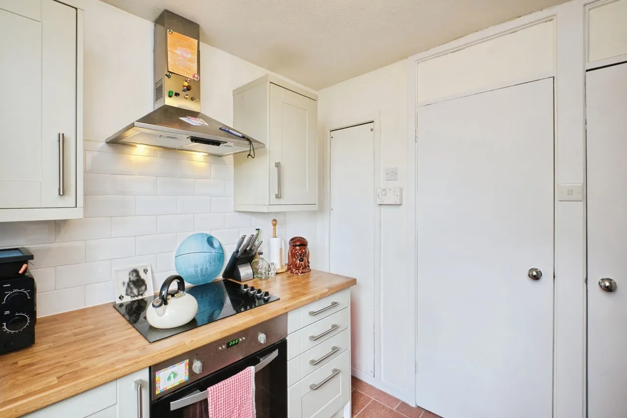 Bowen Court, Wake Green Park, B13, photo 5