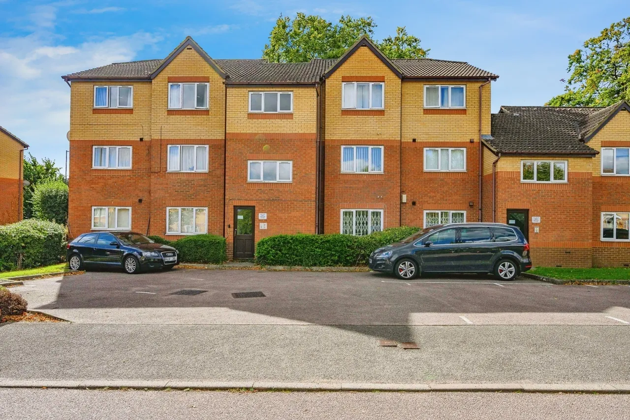Simpson Close, LUTON, Bedfordshire, LU4, photo 11