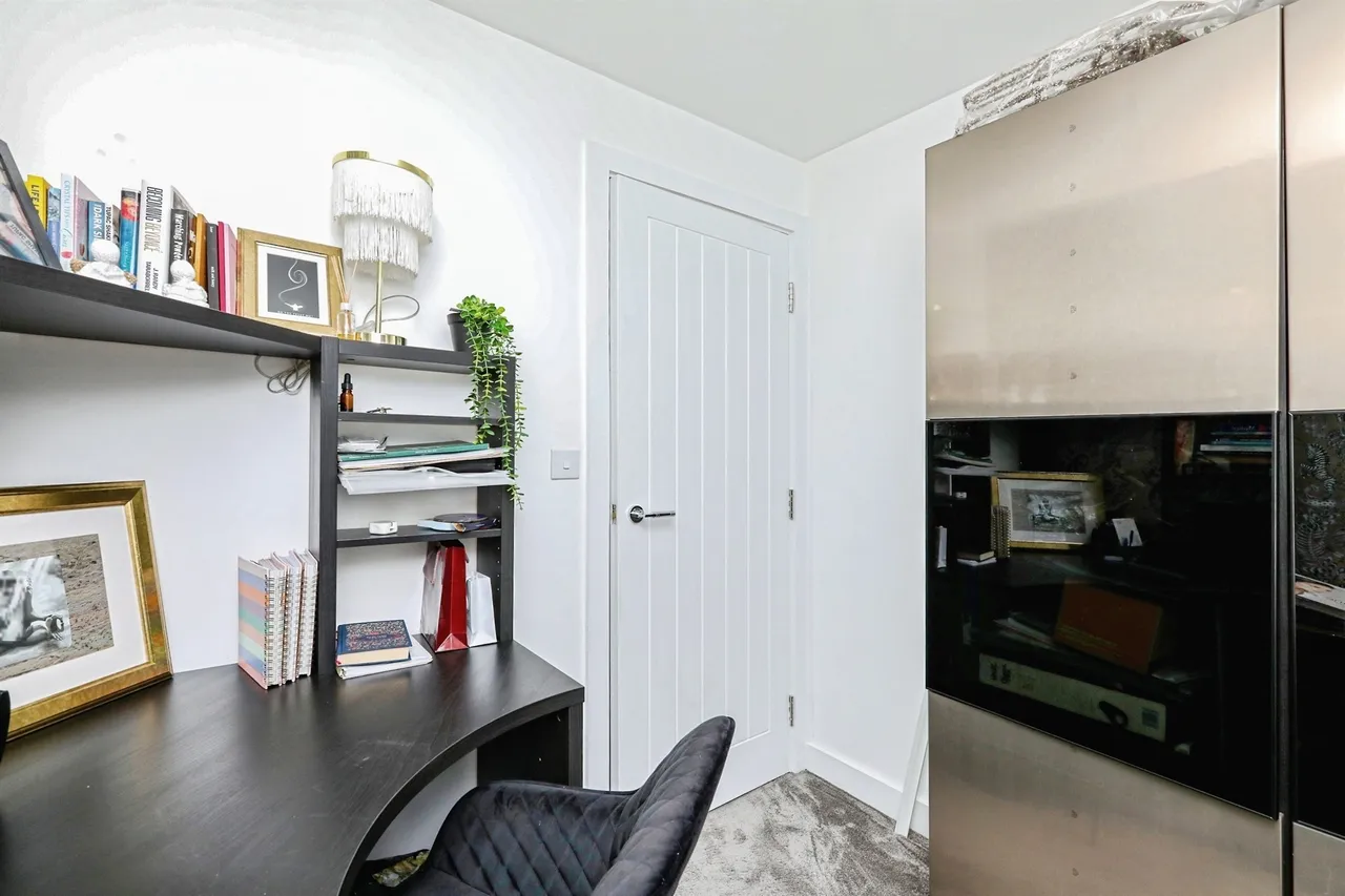 Lake View, Lakeside, DN4, photo 16