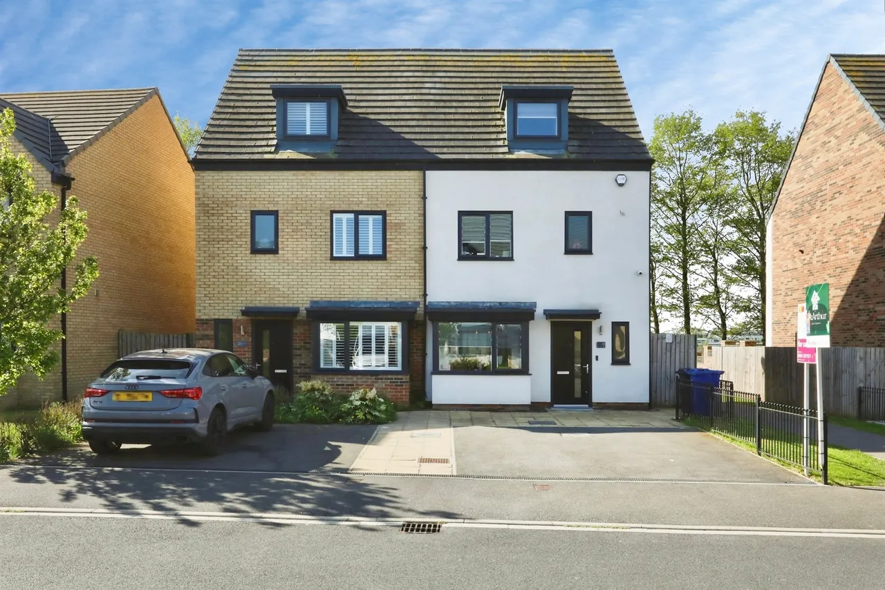 4 bed house for sale, Lake View, Lakeside, DN4
