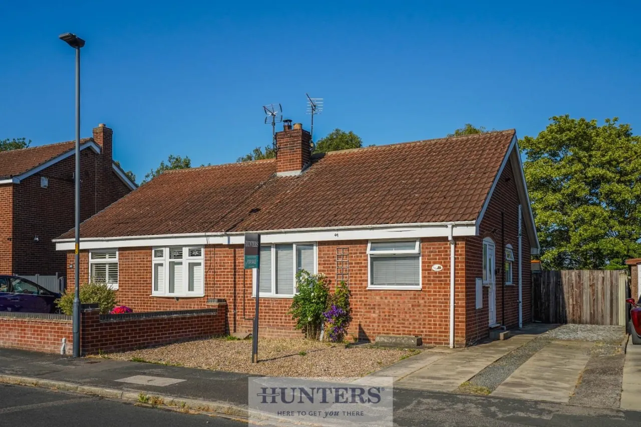 2 bed house for sale — Sycamore Road, Barlby, Selby, YO8 5XD