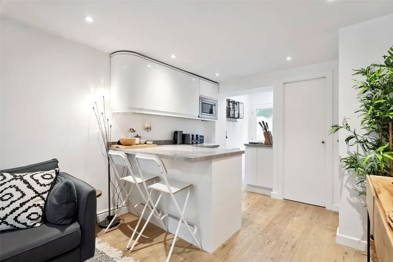 Second Cross Road, Twickenham, TW2 5RF, photo 4